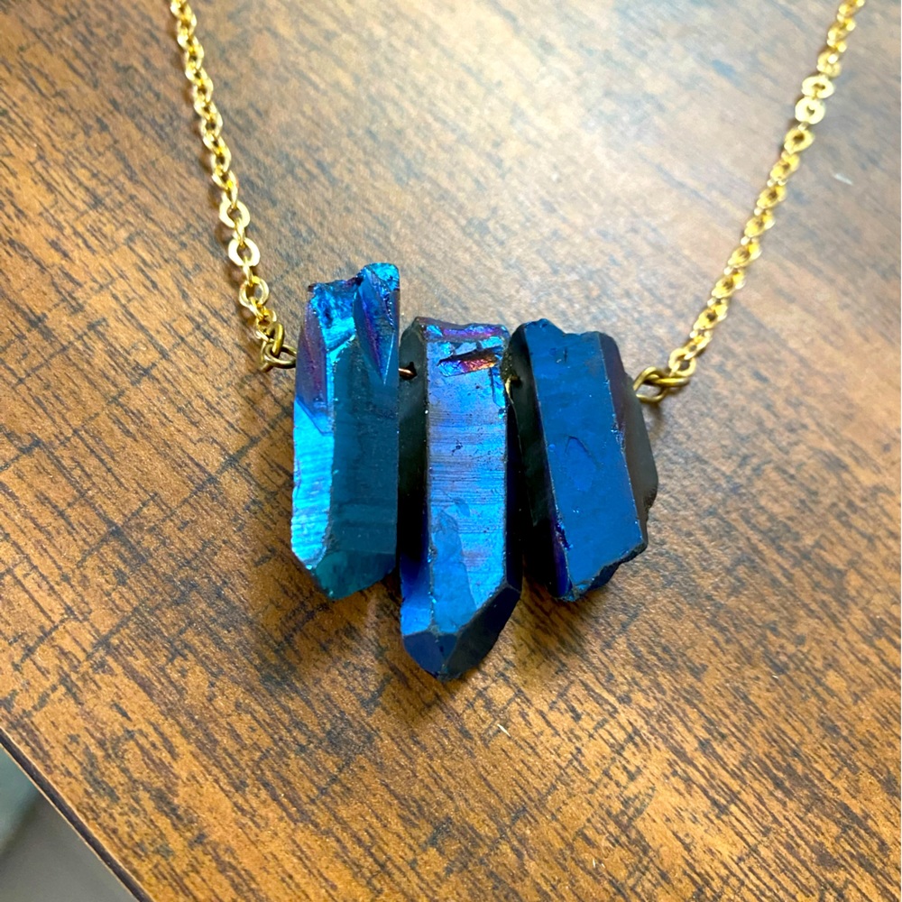 ❌SOLD❌  Blue crystal necklace on gold chain